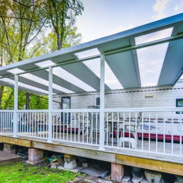 acrylic-hybrid-roof-white-railing-grey-bruce-patio